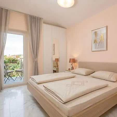 Apartment 4 Palme New Funtana